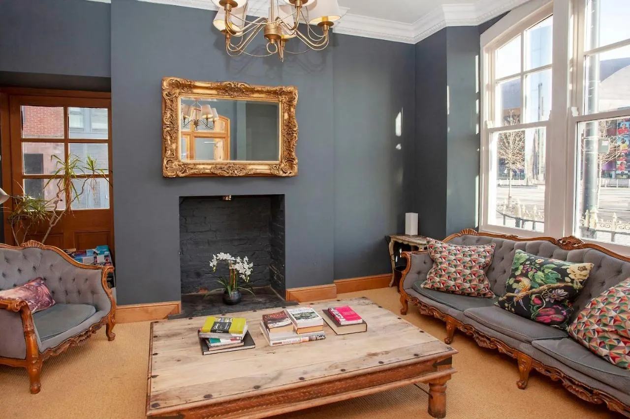 Higgihaus #5 3-5 Bed Small Groups Hip Location Sleeps 4 - 10 Cardiff United Kingdom