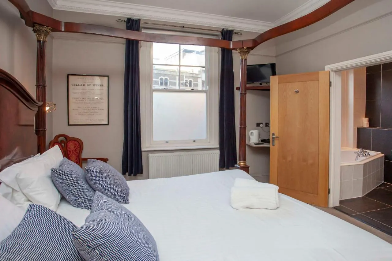 Higgihaus #5 3-5 Bed Small Groups Hip Location Sleeps 4 - 10 Cardiff United Kingdom